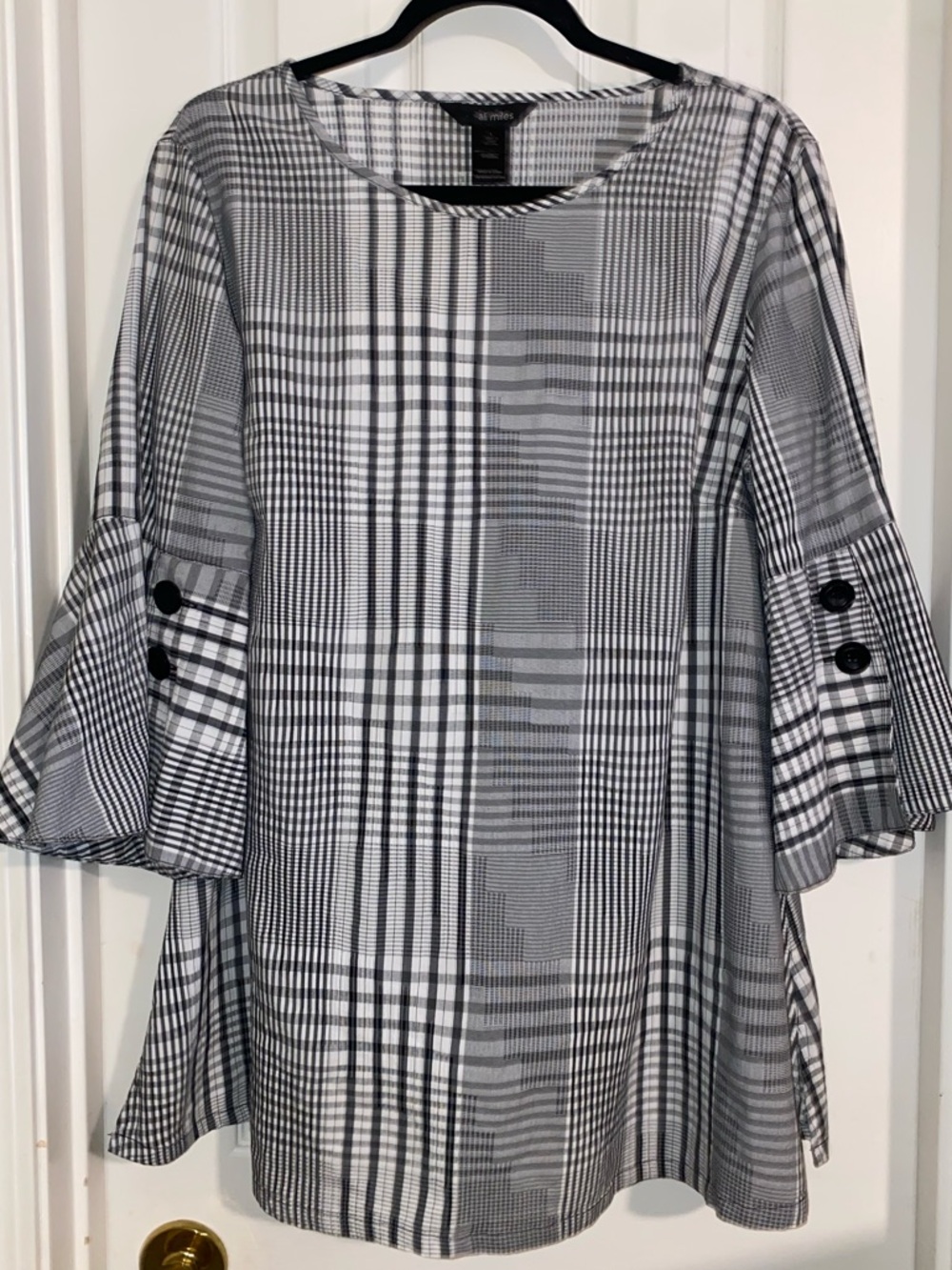 Ali Miles Black & White‎ Plaid Bell Sleeve Tunic